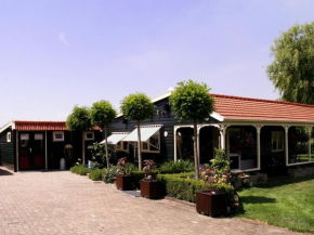 Гостиница Meerie's Cottage  Берген-Оп-Зоом